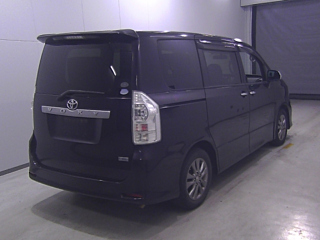 TOYOTA VOXY 2010