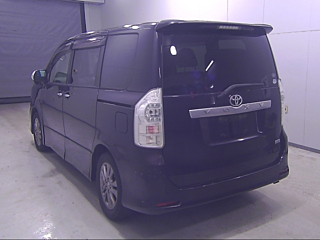 TOYOTA VOXY 2010