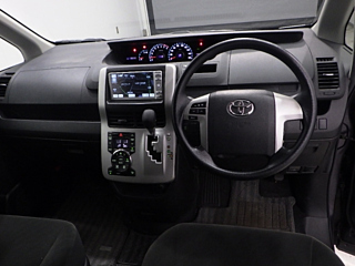 TOYOTA NOAH 2010