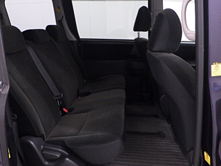 TOYOTA NOAH 2010
