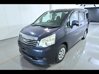 TOYOTA NOAH 2010