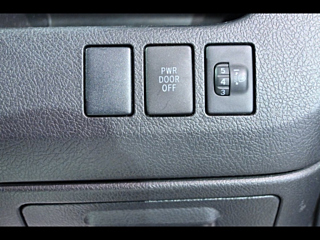 TOYOTA NOAH 2010