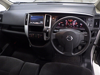 NISSAN SERENA 2010