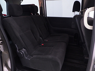 NISSAN SERENA 2010