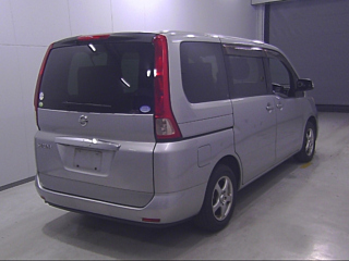 NISSAN SERENA 2010