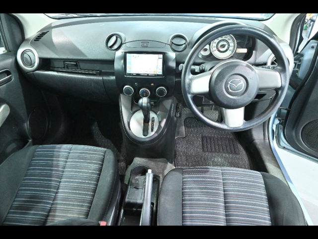 MAZDA DEMIO 2010