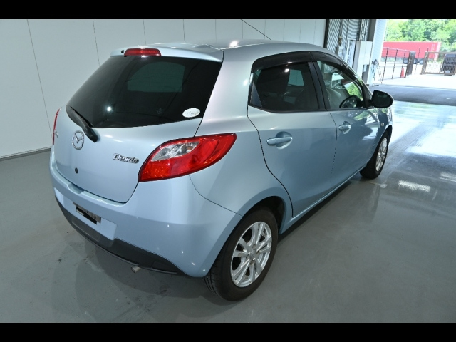 MAZDA DEMIO 2010