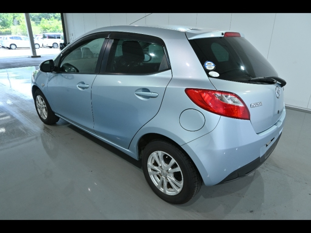 MAZDA DEMIO 2010