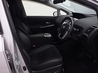 TOYOTA PRIUS ALPHA 2017