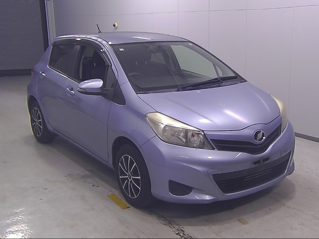 TOYOTA VITZ 2012