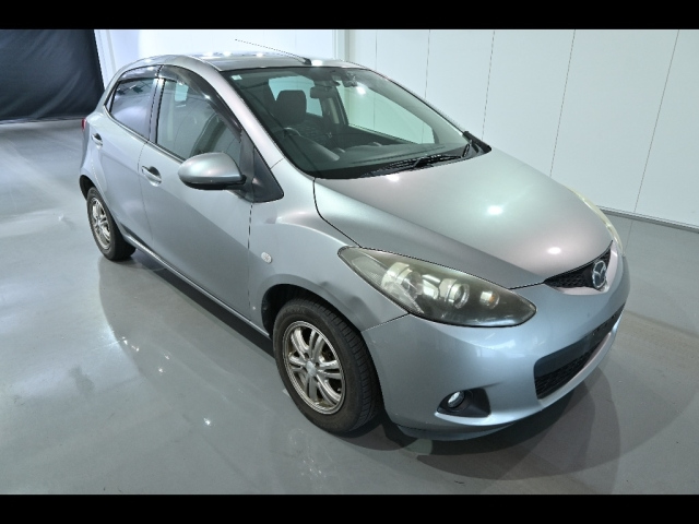 MAZDA DEMIO 2010