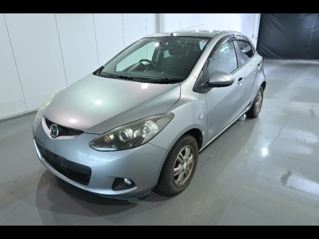 MAZDA DEMIO 2010