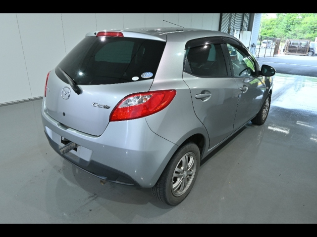MAZDA DEMIO 2010