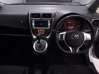 TOYOTA RACTIS 2014