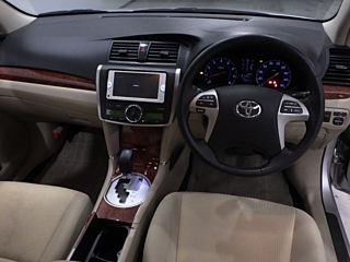 TOYOTA PREMIO 2014