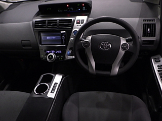 TOYOTA PRIUS ALPHA 2013