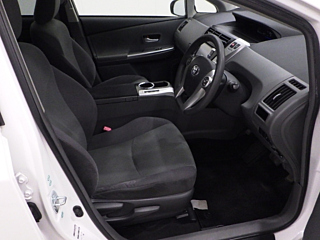 TOYOTA PRIUS ALPHA 2013