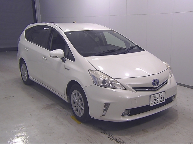 TOYOTA PRIUS ALPHA 2013
