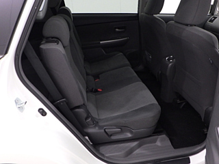 TOYOTA PRIUS ALPHA 2013