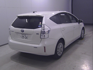 TOYOTA PRIUS ALPHA 2013