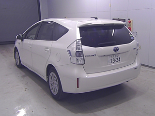 TOYOTA PRIUS ALPHA 2013