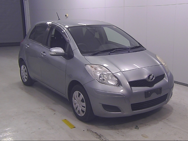 TOYOTA VITZ 2010