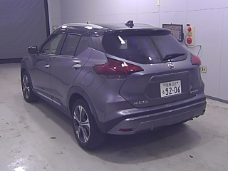NISSAN KIX 2021