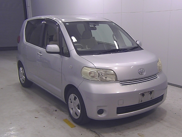 TOYOTA PORTE 2010