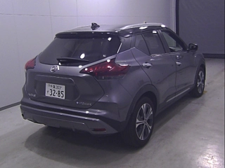 NISSAN KIX 2021