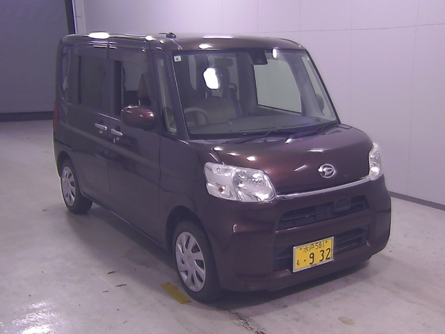 DAIHATSU TANTO 2015
