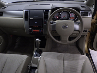 NISSAN TIIDA 2012