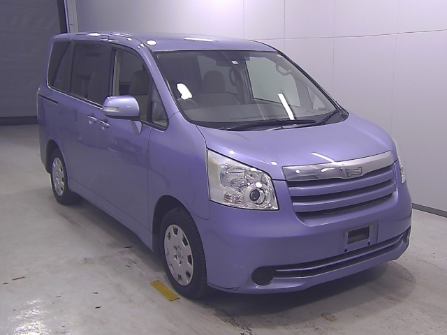 TOYOTA NOAH 2008