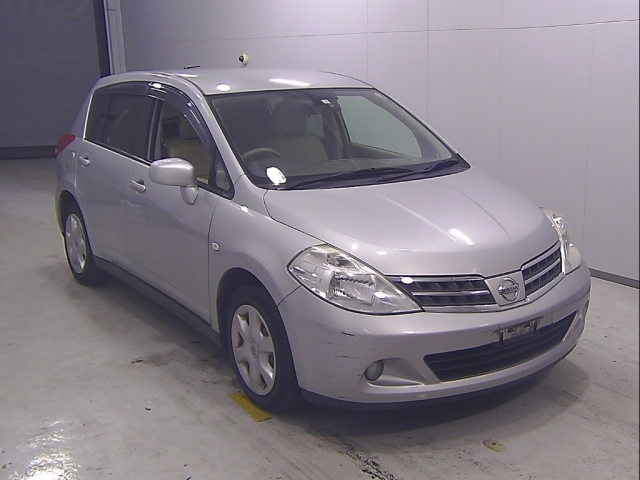 NISSAN TIIDA 2012