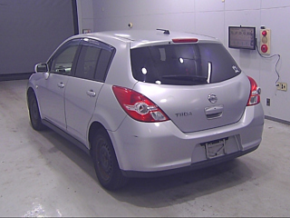 NISSAN TIIDA 2012