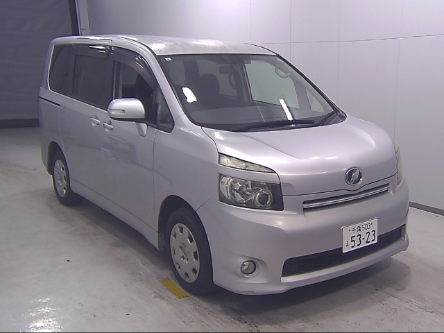 TOYOTA VOXY 2009