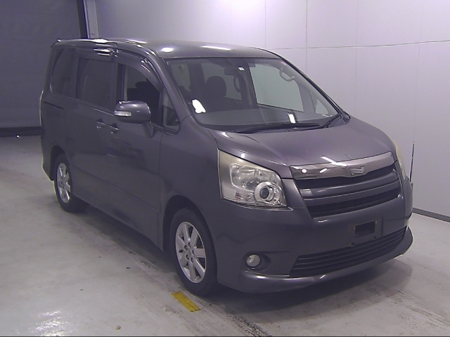 TOYOTA NOAH 2008