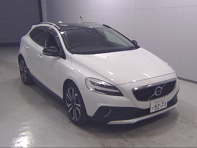 VOLVO V40 2019