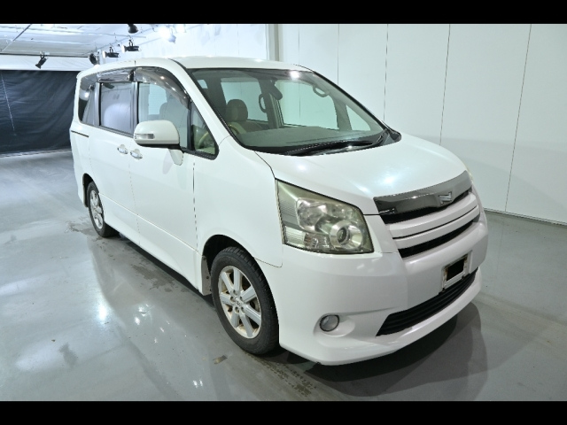 TOYOTA NOAH 2008