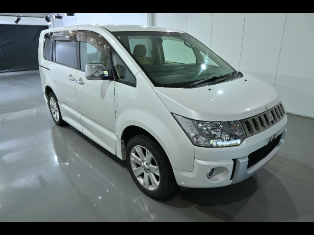 MITSUBISHI DELICA D5 2008