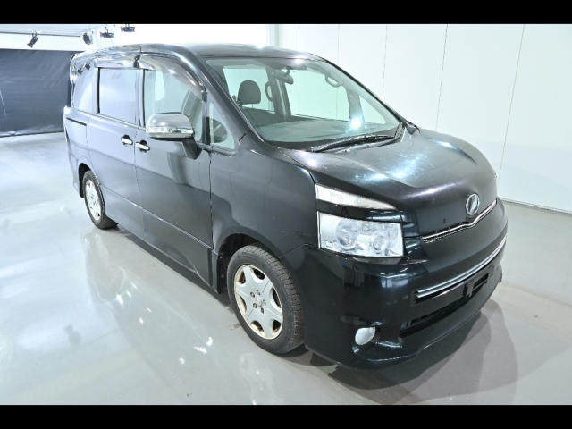 TOYOTA VOXY 2009