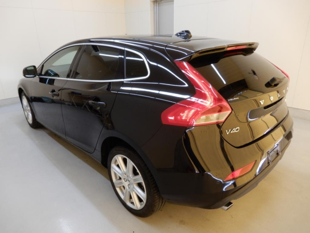 VOLVO V40 2020