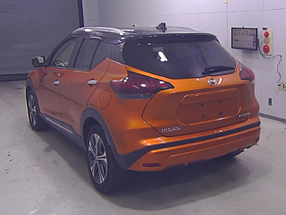 NISSAN KIX 2020
