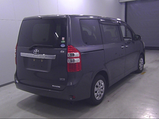 TOYOTA NOAH 2013
