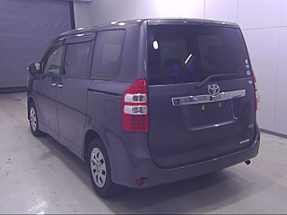 TOYOTA NOAH 2013