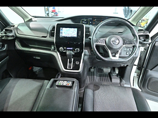 NISSAN SERENA 2017