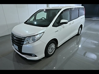 TOYOTA NOAH 2017
