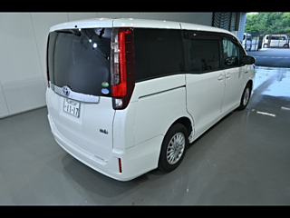 TOYOTA NOAH 2017