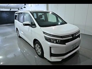 TOYOTA VOXY 2014