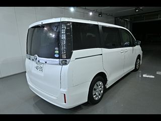 TOYOTA VOXY 2014