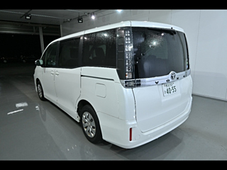TOYOTA VOXY 2014